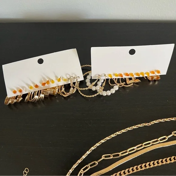 Jewelry Set Gold Bundle: 4 Necklaces, 2 Bracelets, 9 Rings and 12 Earrings - Picture 10 of 15